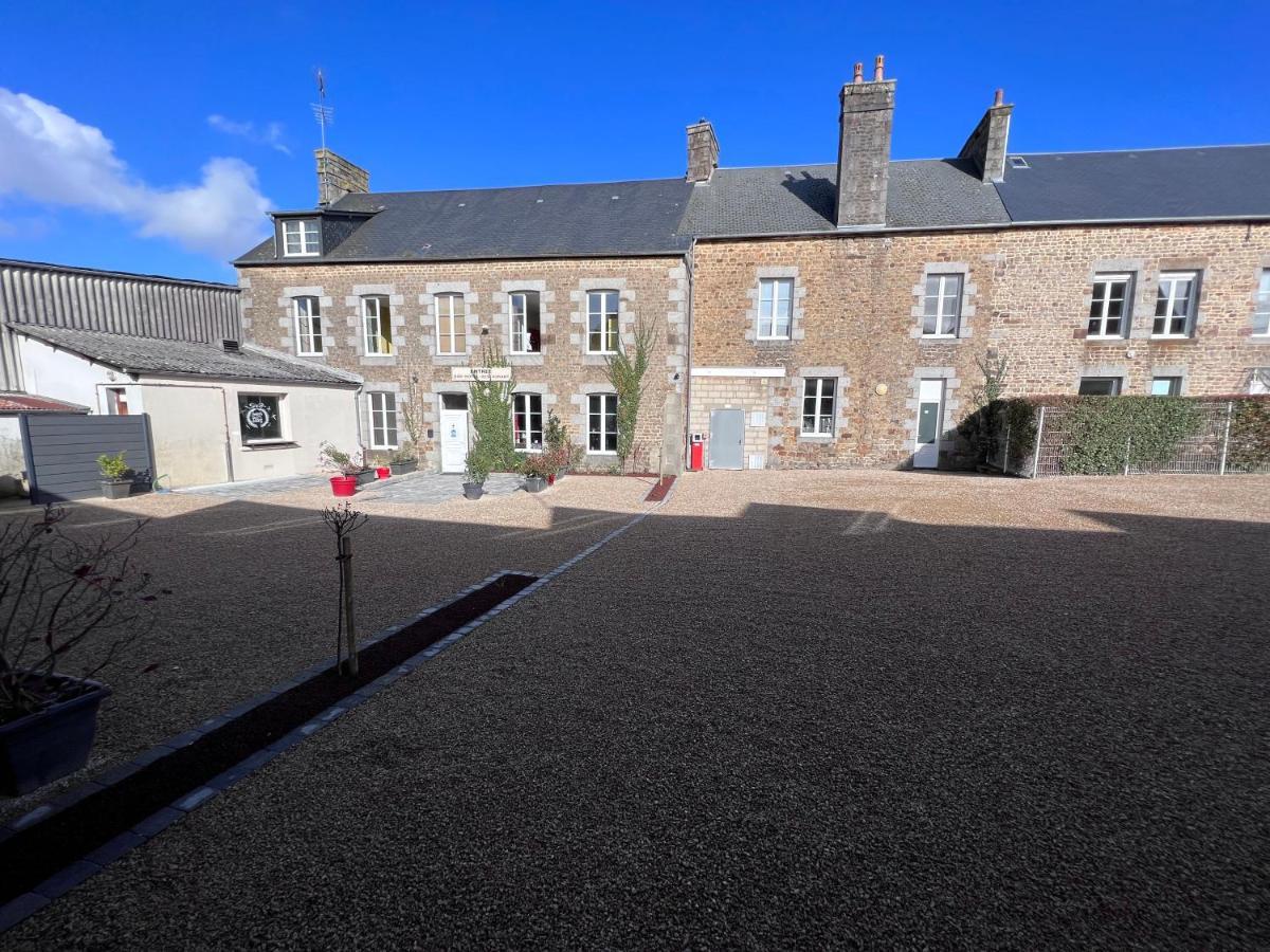 Hotel Au Pere Tranquille Tinchebray-Bocage Exterior foto