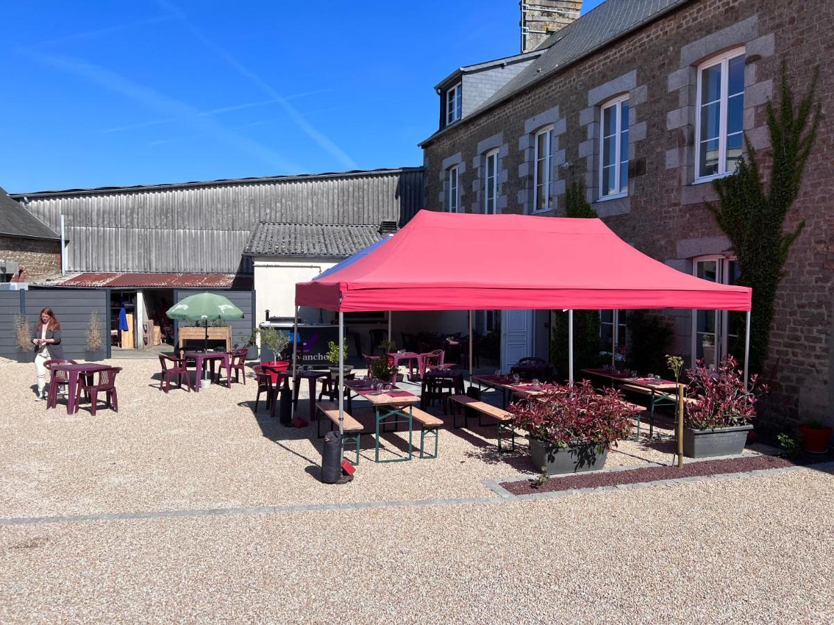 Hotel Au Pere Tranquille Tinchebray-Bocage Exterior foto