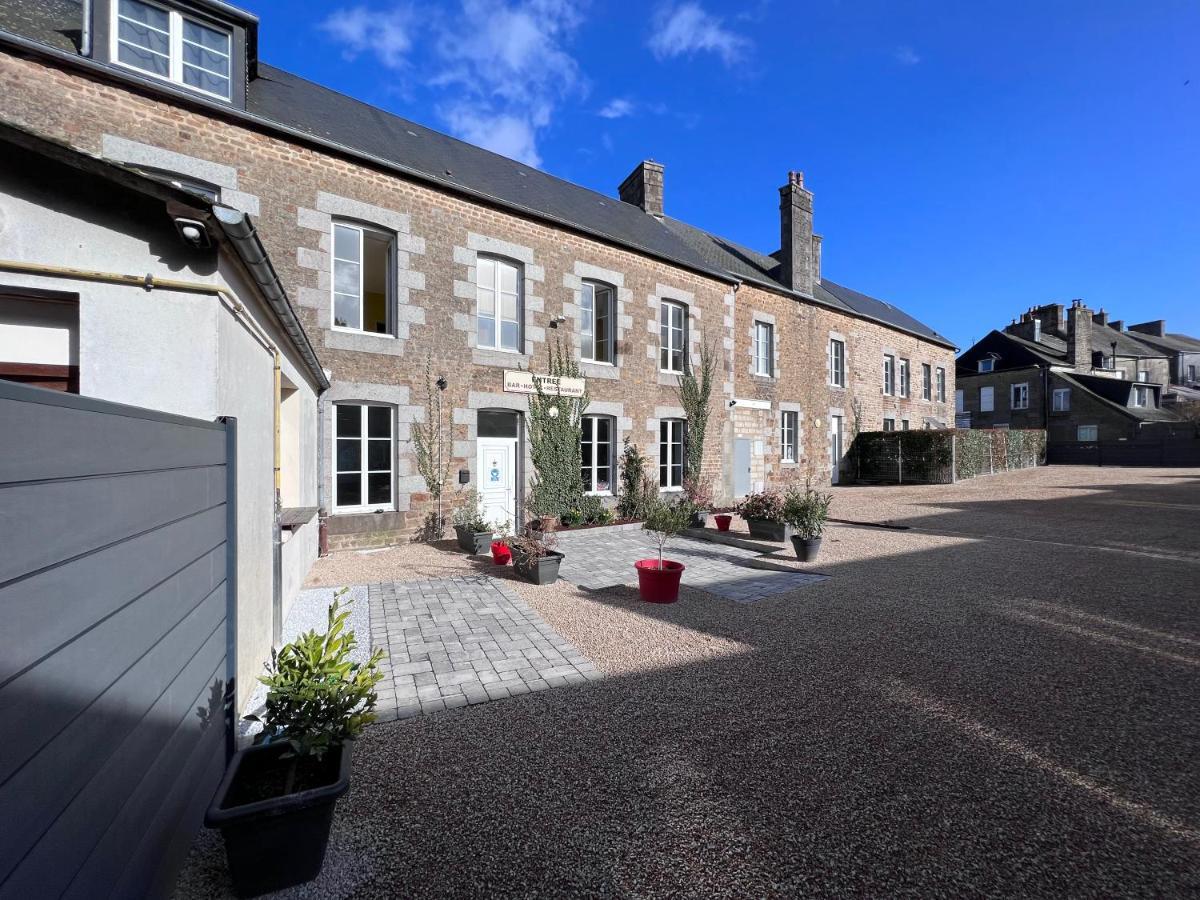 Hotel Au Pere Tranquille Tinchebray-Bocage Exterior foto